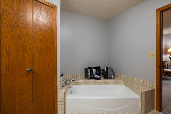 5730 Donegal Drive Shoreview-8496.jpg